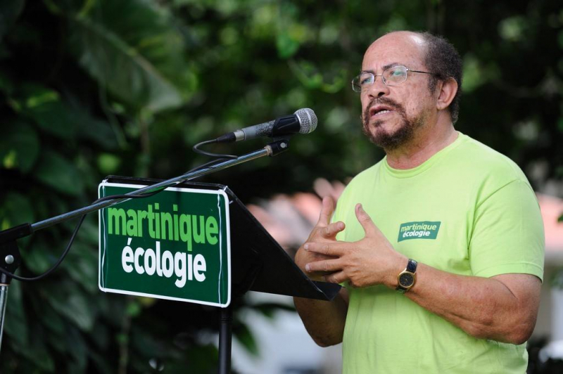 Photographie 21. Raphaël Confiant à un meeting du parti Martinique-Ecologie dont Confiant est vice-président (Martinique, 2012) 