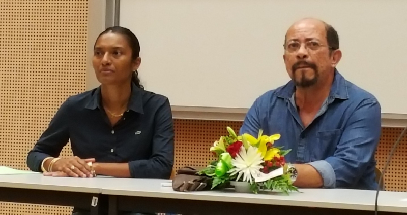 Photographie 1. Laura Carvigan-Cassin et Raphaël Confiant à l’université des Antilles, Guadeloupe, 2015 